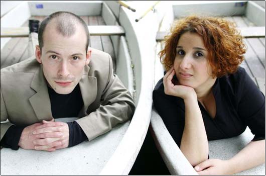 Efrat Alony (rechts) und Mark Reinke